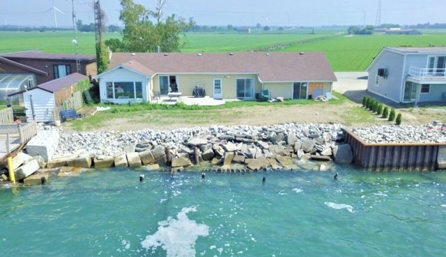 Charming Erie Water Front Cottage!