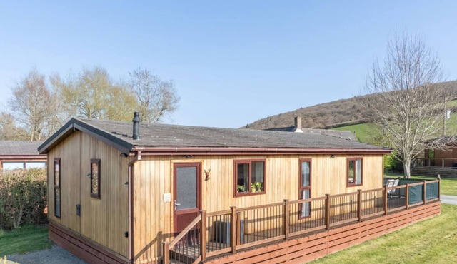 Charming Hazel Lodge in Clun