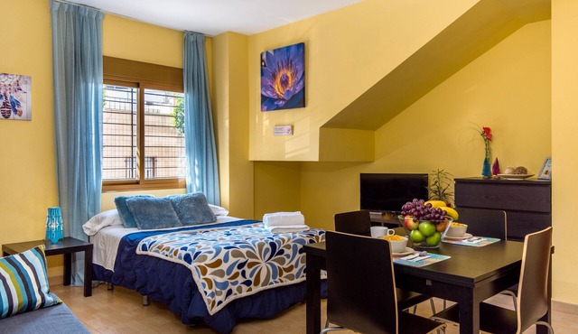Charming Studio Apartment in Good Location with Wi-Fi and Air-Conditioning