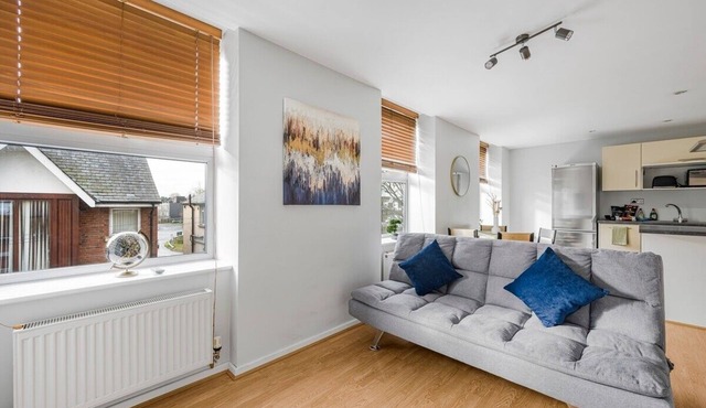 Chelmsford City Flat I Secure Parking I Sleeps 4
