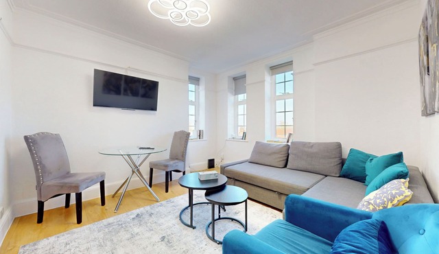 Chic 1BR-3min to Tube/Easy Access to City Centre