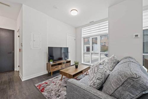 Chic 2-Bedroom Apartment with Parking