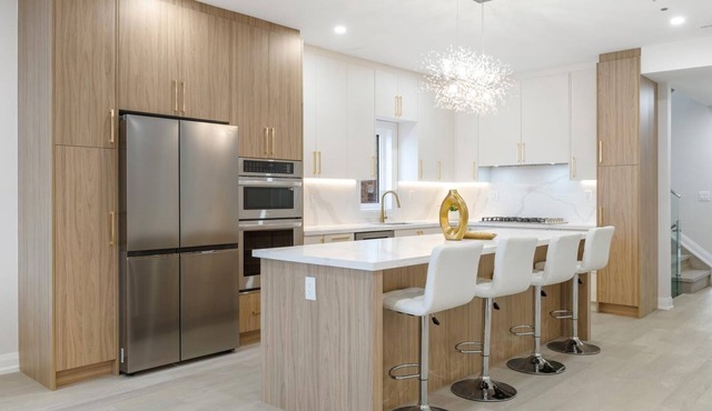 Chic 5-Bedrooms & 4 and half Bathrooms with Elevator and Luxury Finishes