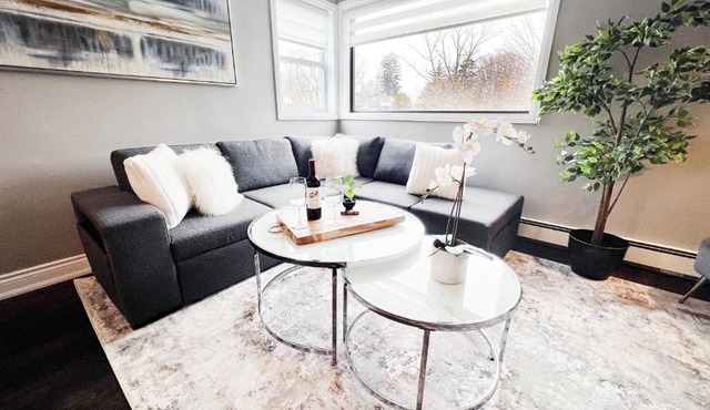 Chic Stay in Wortley – Walk to Downtown & Parks
