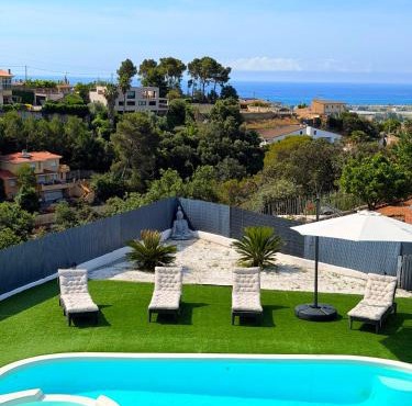 Chillout House with heated pool 29 C Sea & Mountain view