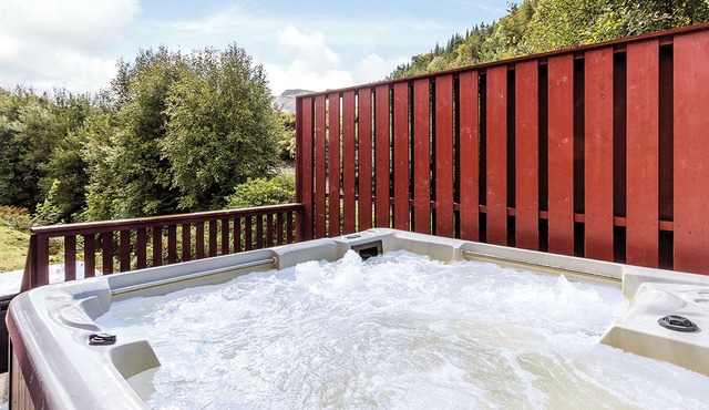 Classic 3 bed Hot Tub Lodge (Pet)
