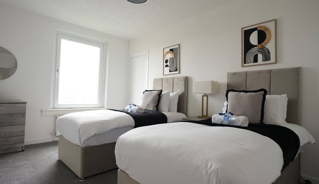 Clean & Cozy 2BR Airdrie | Great for Groups