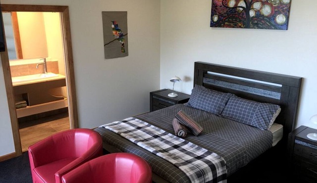 Clean Modern Suite for Two Surrounded by Natural Beauty near Punakaiki, South Island