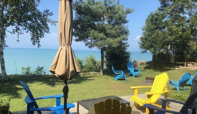 Cliffhaven Cottage-Lake Front with beach