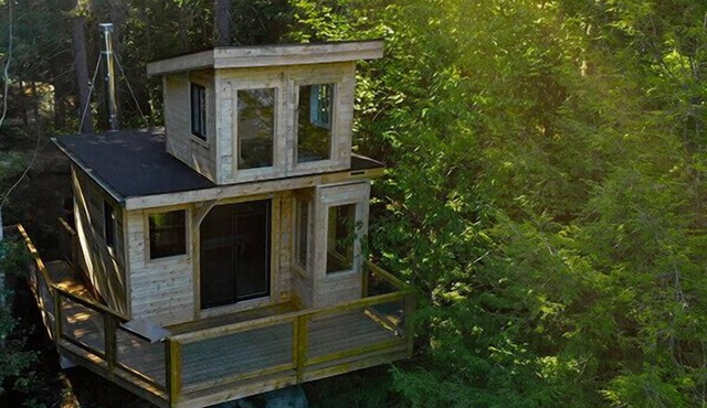 Cliffside treehouse, upper floor bedroom, lake view | Lodging #17