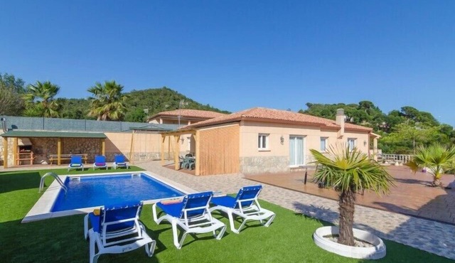 Club Villamar - Modern villa with 4 bedrooms, parking place and swing for the kids.