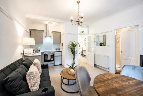 Coastal Nest - Cosy flat in Irvine town centre - 5 minute drive from beach