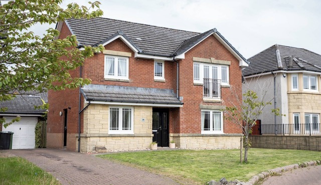 Comfortable & Fabulous Family Home with Garden - Pass the Keys