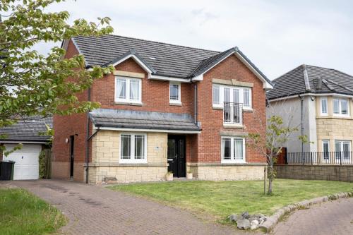 Comfortable & Fabulous Family Home with Garden - Pass the Keys