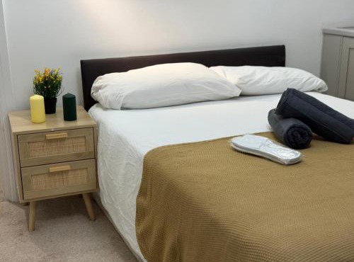 Compact Studio - Sleeps 2 - Parking