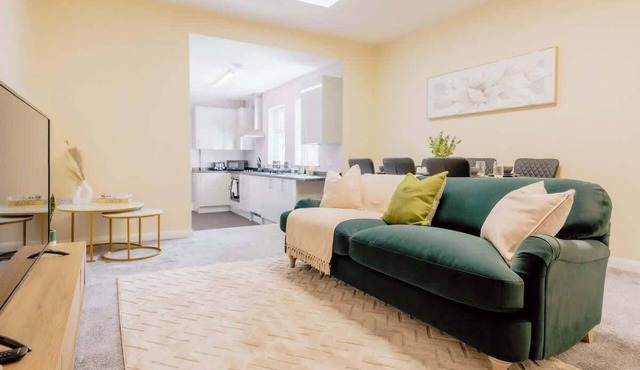 Contractor and Business Stays | Sleeps 6 | WiFi