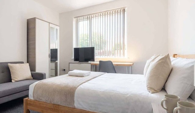 Convenient Budget Room in Shared House w Kitchen