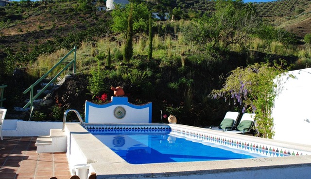 Cortijo Lagar de Luisa. "SAFE". Beautiful, quiet & green. A/C. Pool.Beach22 Km.