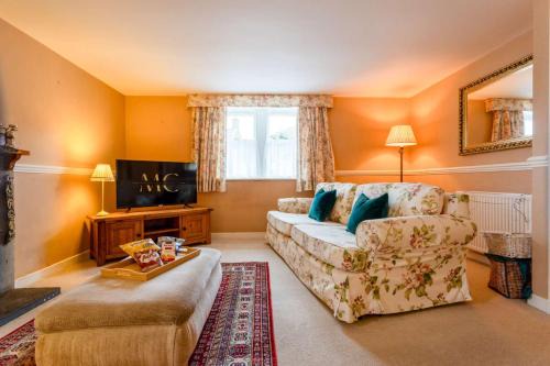Cosy 4-Bed Cottage in Kirk Yetholm by MCPI Hosting, Perfect for Families & Holidaymakers