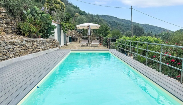 Cosy apartment for 5 guests with pool, WIFI, TV, patio and pets allowed
