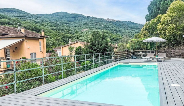 Cosy apartment for 6 people with WIFI, pool, TV, patio and pets allowed