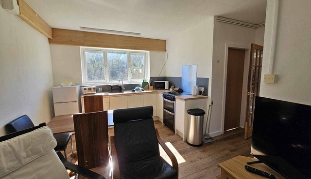 Cosy Apartment That Sleeps 3, Pets Welcome