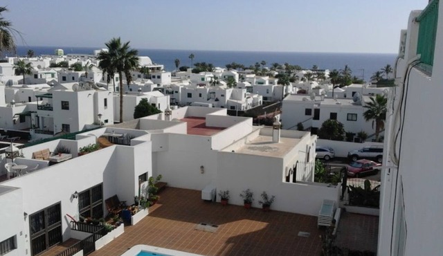 Cosy Apartment with Sea Views. Private internet,full tv ,airconditioning