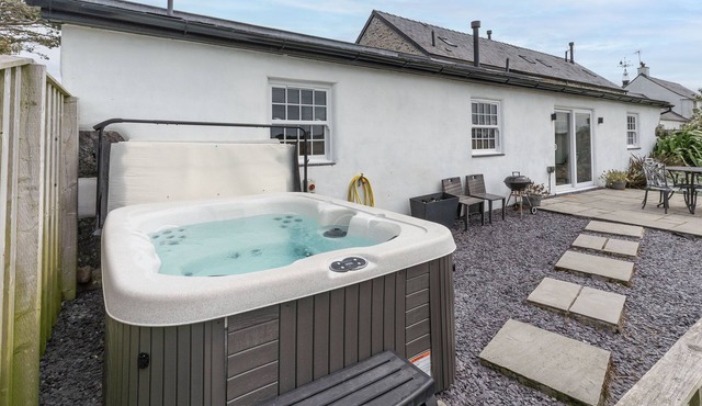 Cosy Barn Conversion | Hot Tub | Luxury Estate
