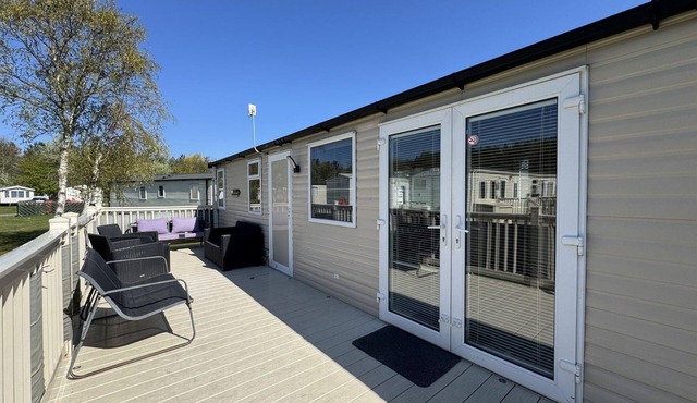 Cosy caravan with decking at Cleethorpes Haven Holiday Park ref 48069F