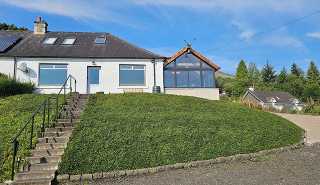 Cosy Cottage close to munros and cycle route