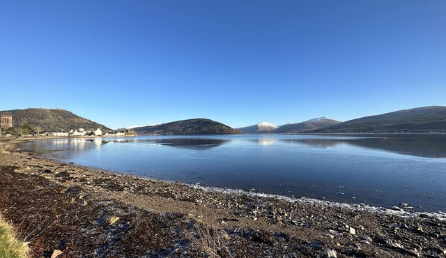 Cosy Cottage in Inveraray with Fantastic Loch Views and Wood Burner - 1 King, 1 Double Bedroom