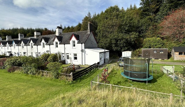Cosy Cottage Near Crinan Canal with Wood Burner - Pet Friendly, Enclosed Garden