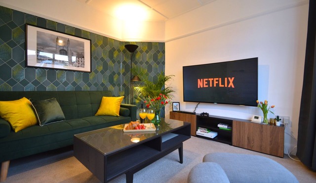Cosy Home Near Centre | Free Parking, Big Garden, Pet Friendly