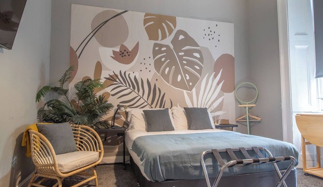 Cosy Palm Studio, West End - Pass the Keys
