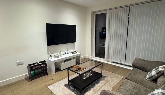 Cosy Riverview apartment. 10mins to the o2 Arena.