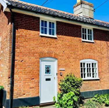 Cosy Suffolk Cottage Near Framlingham & Coast