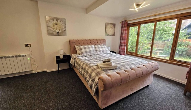 Cottage - Sleeps 5 - Garden - River Side