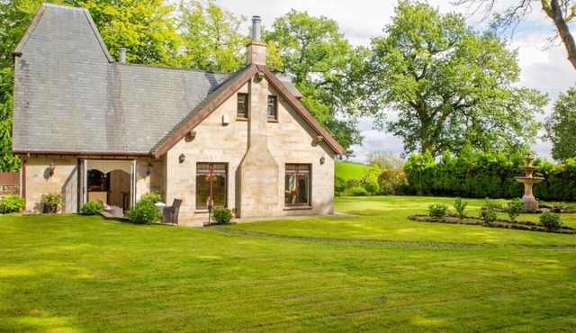 Country Home with Hot Tub & Sauna near Loch Lomond