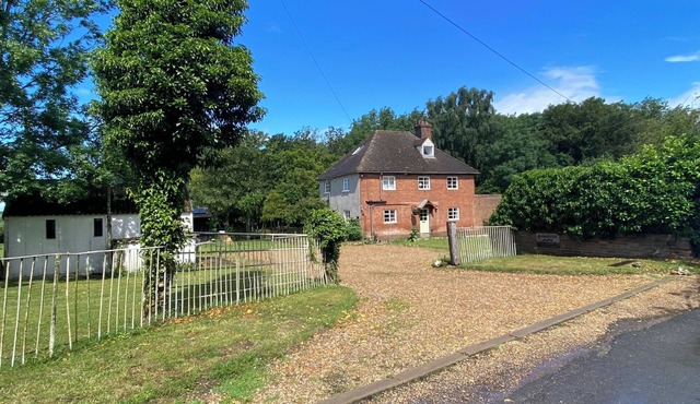 Country House. Amazing views. 40 mins from Central London.