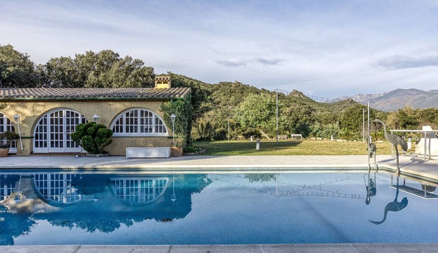 Country House "Masia Mimosa" with Shared Pool, 5 Shared Terraces & Wi-Fi