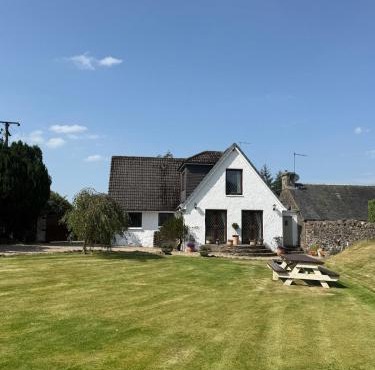 Countryside Farmhouse - Glasgow - Sleeps 6