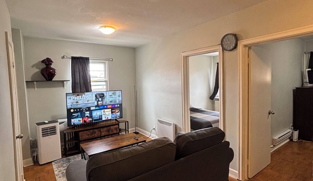Cozy 2 Bed 1 Bath Duplex Entire Apartment Unit in East York