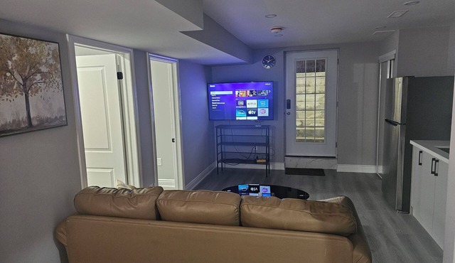 Cozy 2 Bedrm with separate entrance