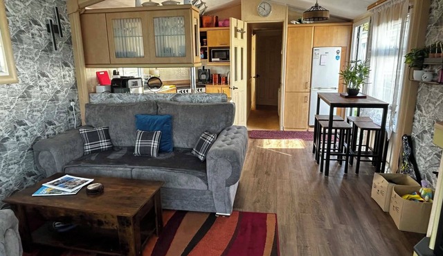 Cozy 2-Bedroom Mobile Home in Kirkcolm with Sea Views
