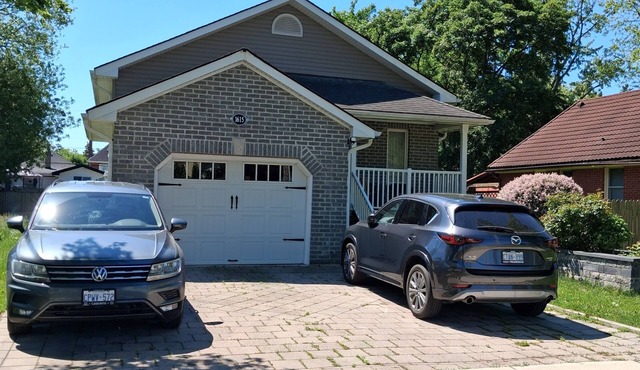 Cozy apartment on a dead end street, close to Fanshawe College, free parking