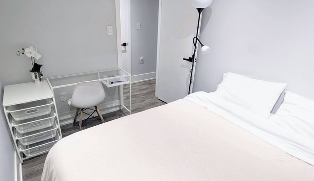 Cozy Bsmt Apartment w/Parking & Patio - 20mins to Downtown & Beach