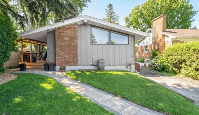 Cozy Bungalow - 5 mins. to The Ottawa Hospital!