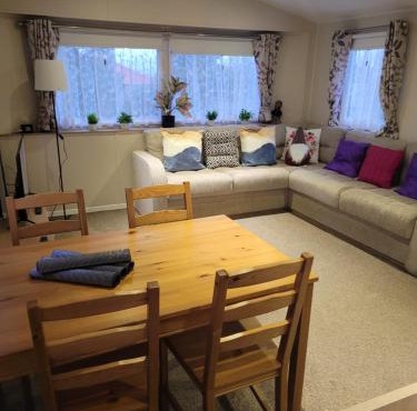Cozy Caravan Near Edinburgh