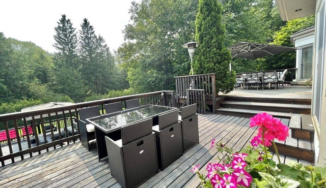 Cozy Getaway: Stunning Cottage- 6 Beds and 4 Baths
