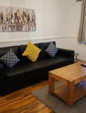 Cozy Haven, Sleeps 2, Fast W-Fi, Free Parking